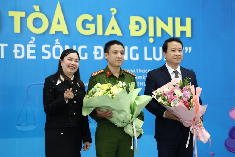 Phiên tòa giả định: “Học luật để sống đúng luật”